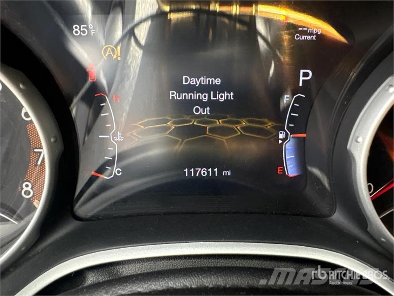 Jeep Compass 2WD SUV 汽車