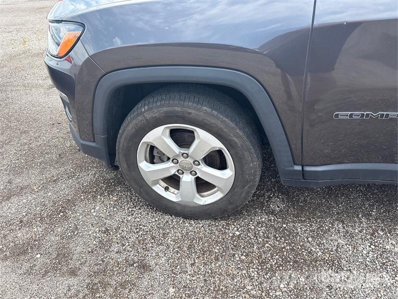 Jeep Compass 2WD SUV 汽車