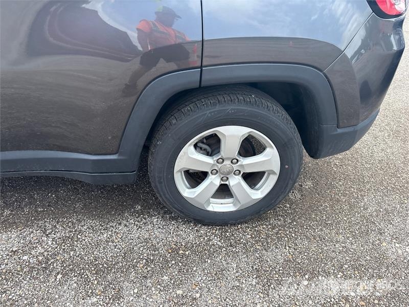 Jeep Compass 2WD SUV 汽車