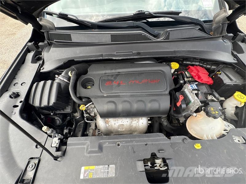 Jeep Compass 2WD SUV 汽車