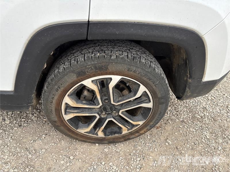 Jeep Compass Limited 4WD SUV Automašīnas