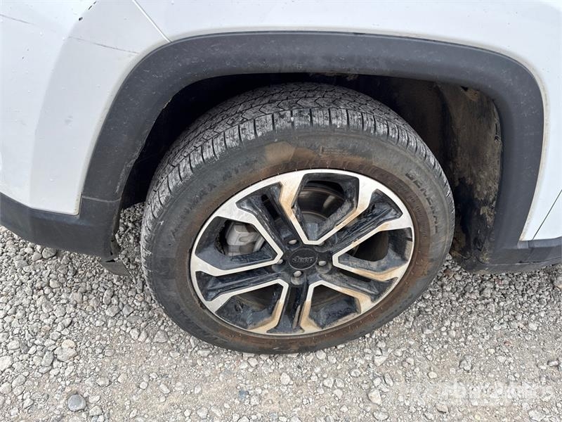 Jeep Compass Limited 4WD SUV Automašīnas