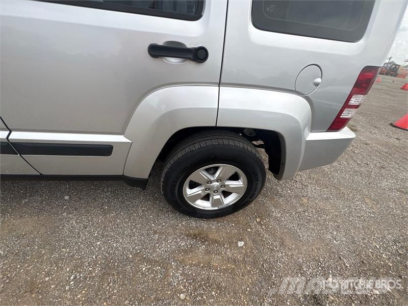 Jeep Liberty Automobili