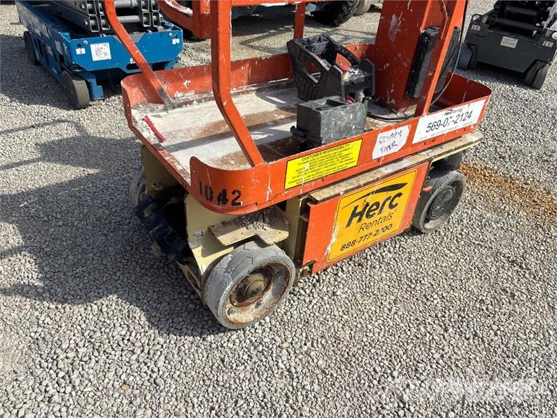 JLG 1230ES Vertical Mast Lift Used Personnel lifts and access elevators