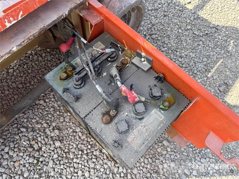 JLG 1230ES Vertical Mast Lift Used Personnel lifts and access elevators