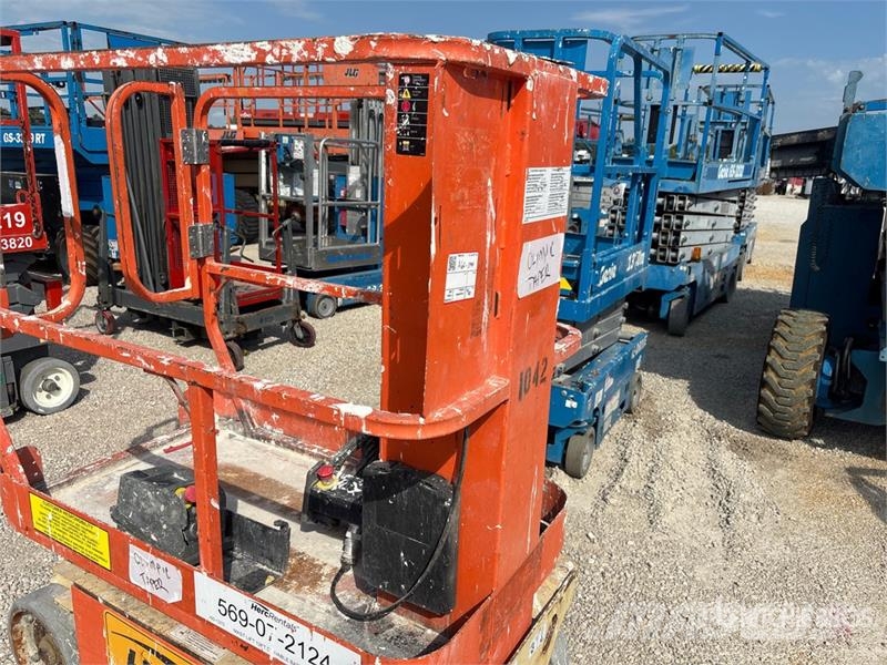 JLG 1230ES Vertical Mast Lift Used Personnel lifts and access elevators