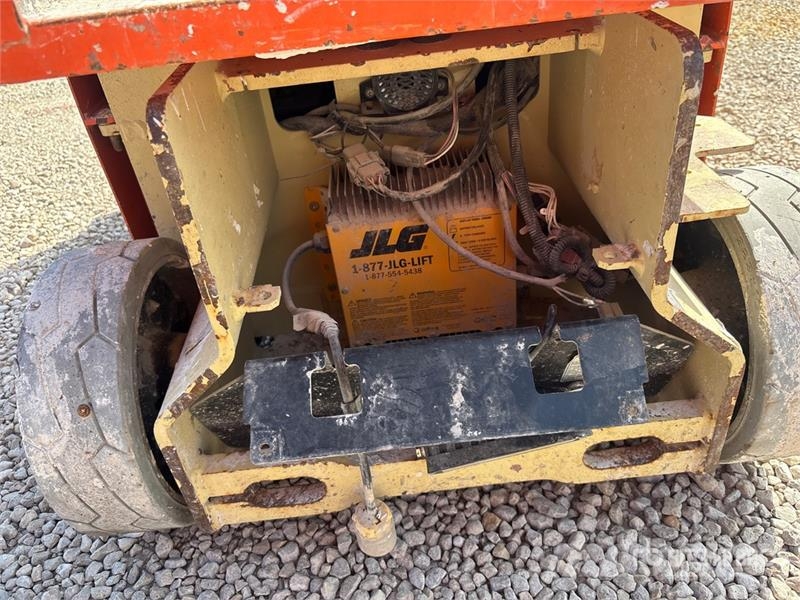 JLG 1230ES Vertical Mast Lift Used Personnel lifts and access elevators