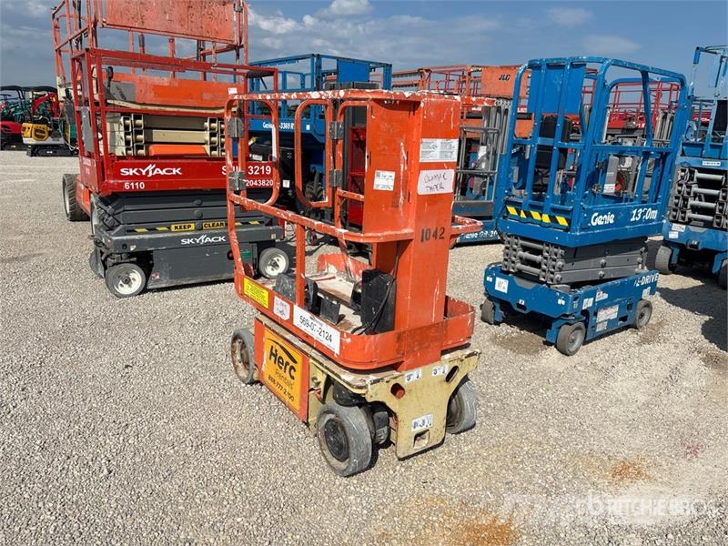 JLG 1230ES Vertical Mast Lift Used Personnel lifts and access elevators