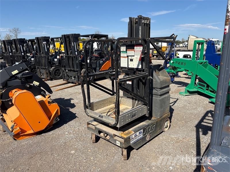 JLG 20VP Vertical Mast Lift Személyemelők