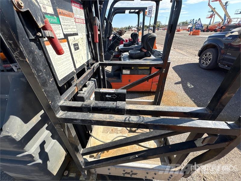 JLG 20VP Vertical Mast Lift Személyemelők