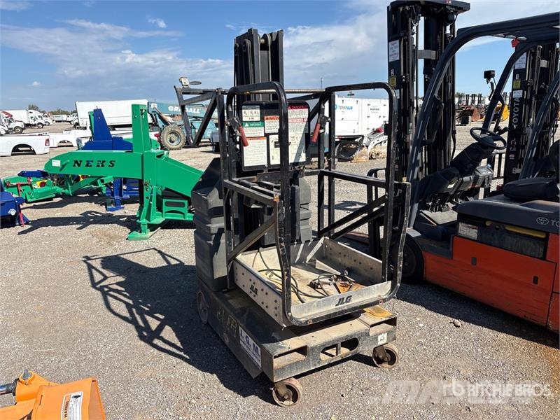 JLG 20VP Vertical Mast Lift Személyemelők