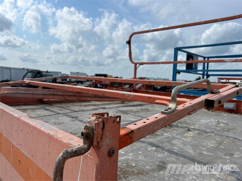 JLG 4394RT 4x4 Dual Fuel Scissor Lift Schaarhoogwerkers