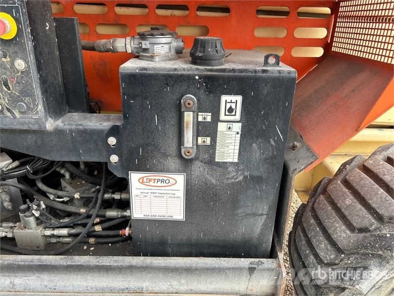 JLG 4394RT 4x4 Dual Fuel Scissor Lift Schaarhoogwerkers