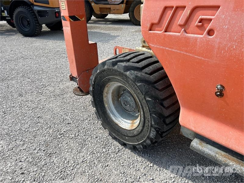 JLG 4394RT 4x4 Dual Fuel Scissor Lift Schaarhoogwerkers