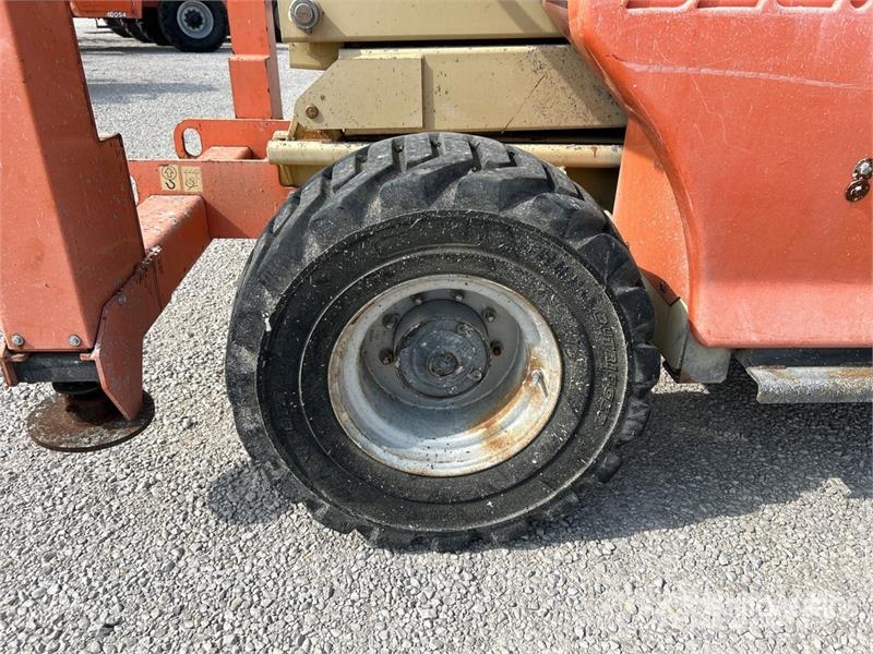 JLG 4394RT 4x4 Dual Fuel Scissor Lift Schaarhoogwerkers