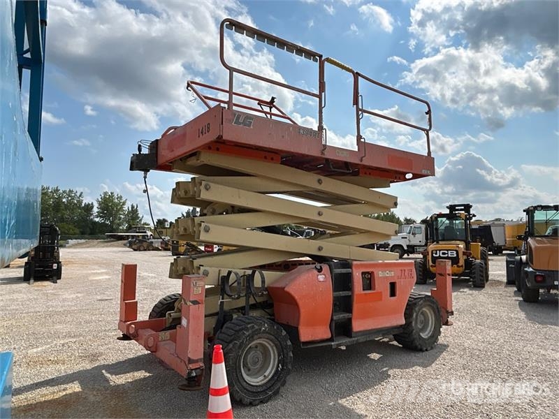 JLG 4394RT 4x4 Dual Fuel Scissor Lift Schaarhoogwerkers