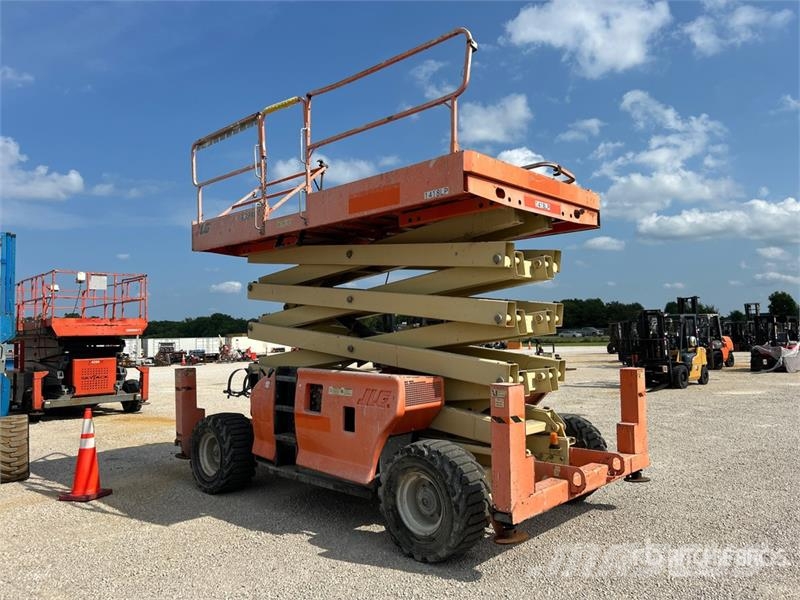 JLG 4394RT 4x4 Dual Fuel Scissor Lift Schaarhoogwerkers