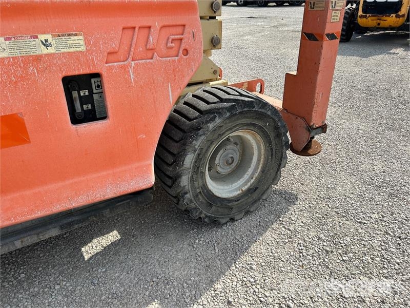 JLG 4394RT 4x4 Dual Fuel Scissor Lift Schaarhoogwerkers