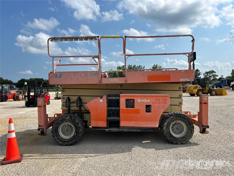 JLG 4394RT 4x4 Dual Fuel Scissor Lift Schaarhoogwerkers
