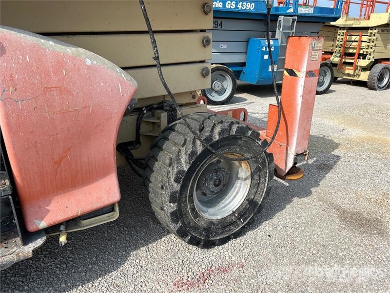 JLG 4394RT 4x4 Dual Fuel Scissor Lift Schaarhoogwerkers