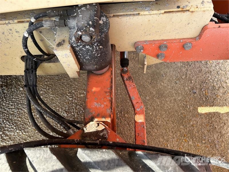 JLG 4394RT 4x4 Dual Fuel Scissor Lift Schaarhoogwerkers