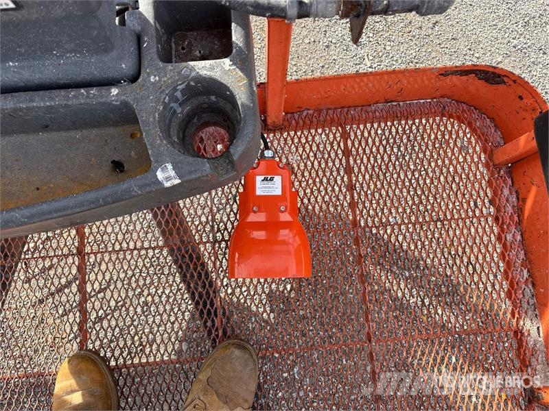 JLG 450AJ 4WD Dual Fuel Articulating Boom Lift Piattaforme a braccio articolato