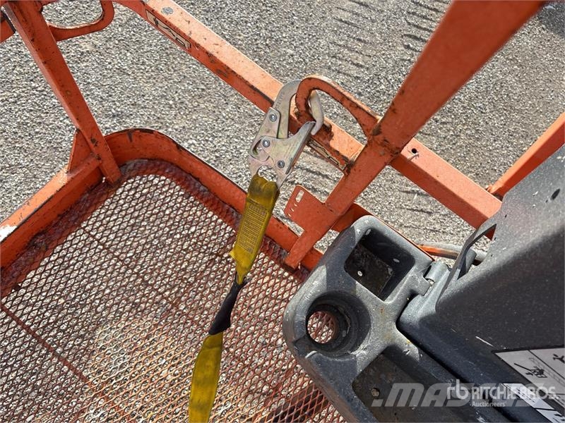 JLG 450AJ 4WD Dual Fuel Articulating Boom Lift Piattaforme a braccio articolato