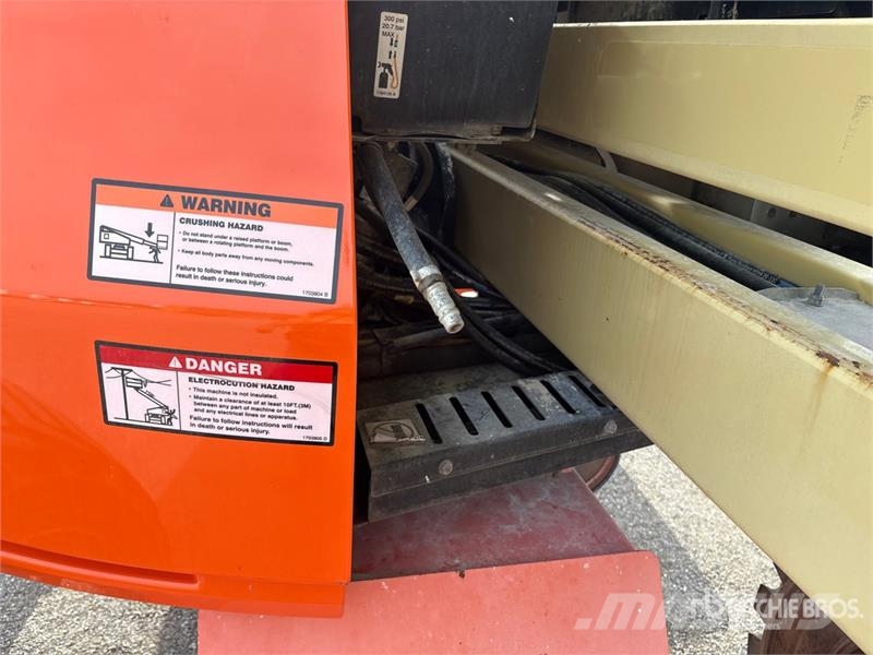 JLG 450AJ 4WD Dual Fuel Articulating Boom Lift Piattaforme a braccio articolato