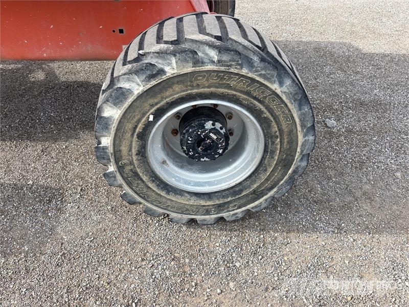 JLG 450AJ 4WD Dual Fuel Articulating Boom Lift Piattaforme a braccio articolato