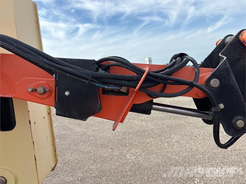 JLG 450AJ 4WD Dual Fuel Articulating Boom Lift Piattaforme a braccio articolato