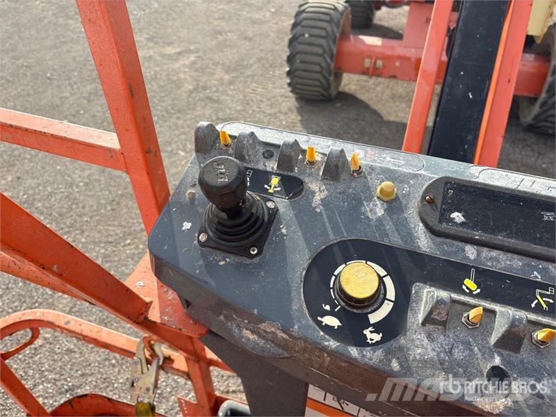 JLG 450AJ 4WD Dual Fuel Articulating Boom Lift Piattaforme a braccio articolato