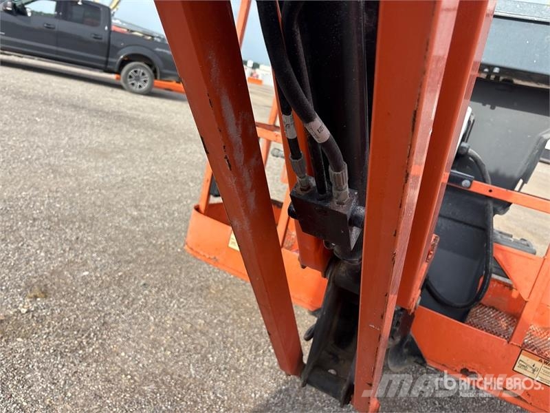 JLG 450AJ 4WD Dual Fuel Articulating Boom Lift Piattaforme a braccio articolato