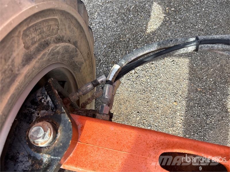 JLG 450AJ 4WD Dual Fuel Articulating Boom Lift Piattaforme a braccio articolato