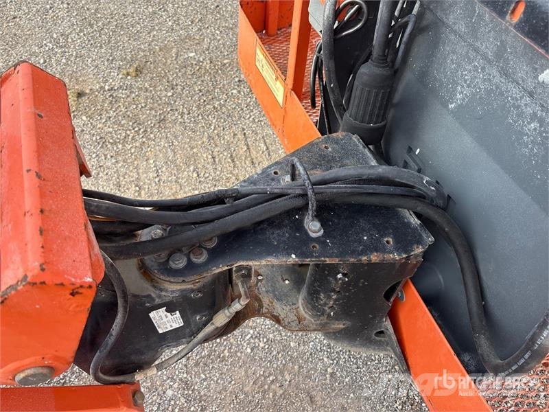 JLG 450AJ 4WD Dual Fuel Articulating Boom Lift Piattaforme a braccio articolato