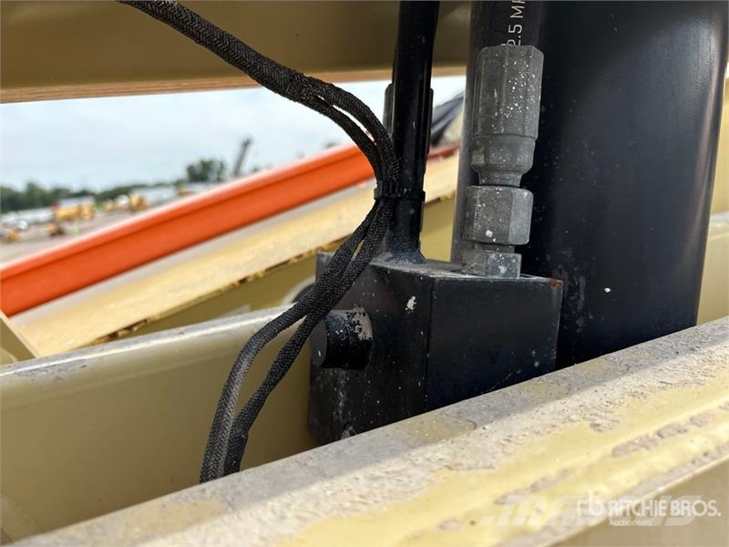 JLG 450AJ 4WD Dual Fuel Articulating Boom Lift Piattaforme a braccio articolato