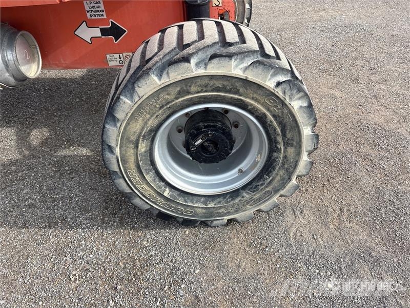 JLG 450AJ 4WD Dual Fuel Articulating Boom Lift Piattaforme a braccio articolato