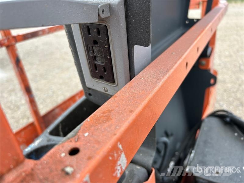 JLG 450AJ 4WD Gasoline Articulating Boom Lift 관절형 전동이동 리프트
