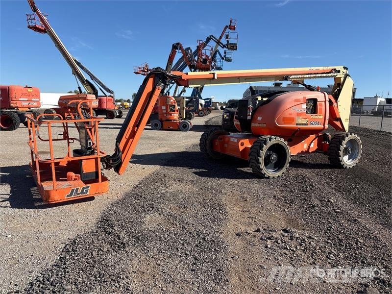JLG 600AJ 4WD Diesel Articulating Boom Lift 曲臂高空作業車