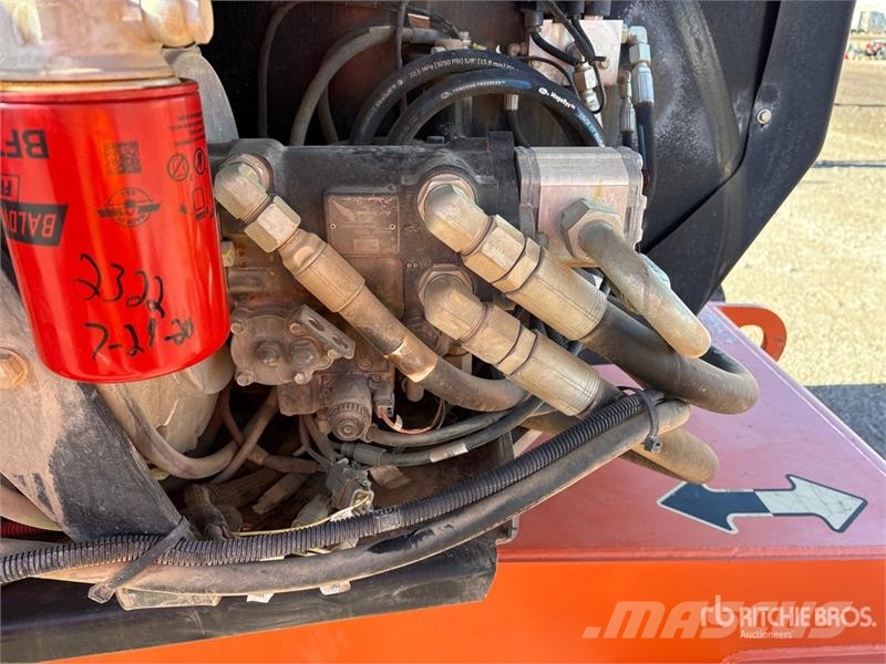 JLG 600AJ 4WD Diesel Articulating Boom Lift 曲臂高空作業車
