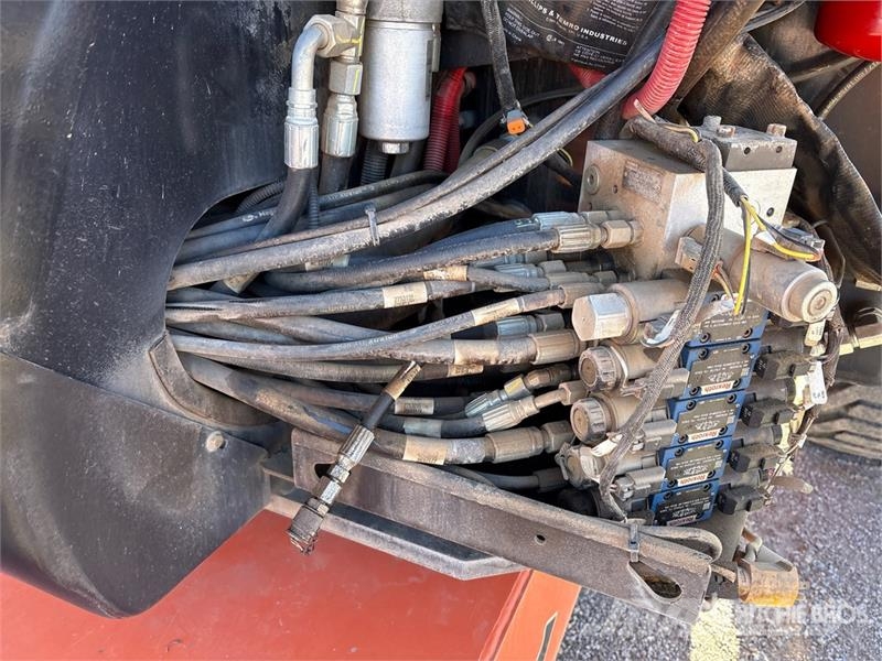 JLG 600AJ 4WD Diesel Articulating Boom Lift 曲臂高空作業車