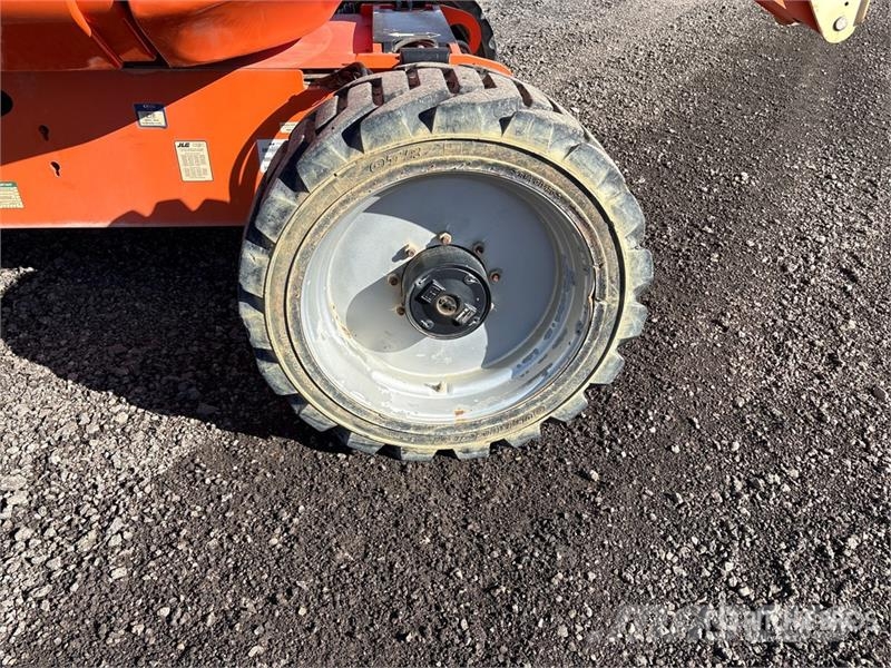 JLG 600AJ 4WD Diesel Articulating Boom Lift 曲臂高空作業車