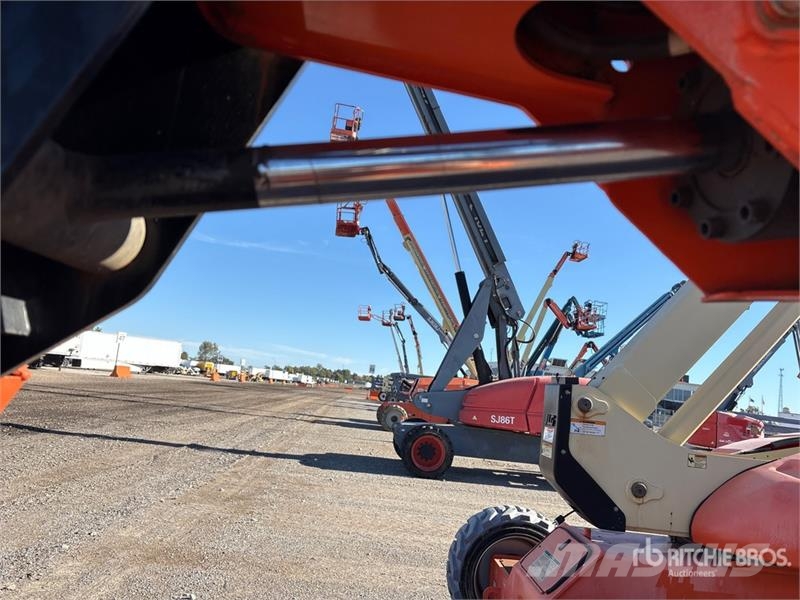 JLG 600AJ 4WD Diesel Articulating Boom Lift 曲臂高空作業車