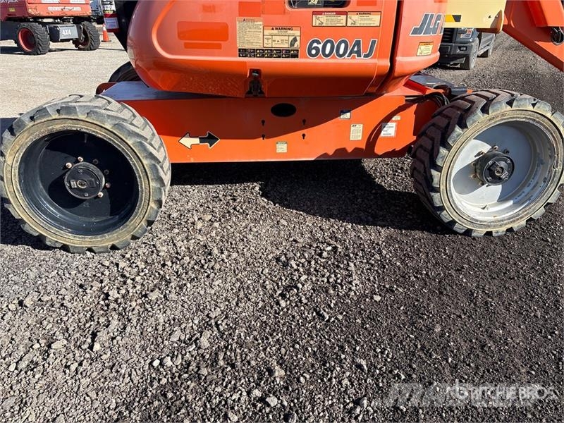 JLG 600AJ 4WD Diesel Articulating Boom Lift 曲臂高空作業車