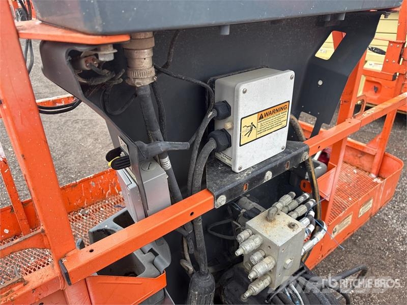 JLG 600AJ 4WD Diesel Articulating Boom Lift Strēles pacēlāji