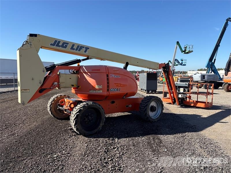 JLG 600AJ 4WD Diesel Articulating Boom Lift 曲臂高空作業車
