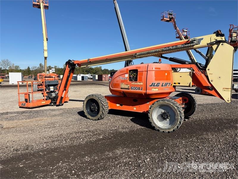JLG 600AJ 4WD Diesel Articulating Boom Lift 曲臂高空作業車