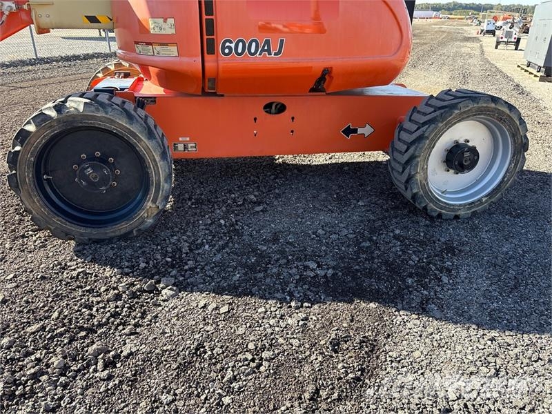 JLG 600AJ 4WD Diesel Articulating Boom Lift 曲臂高空作業車