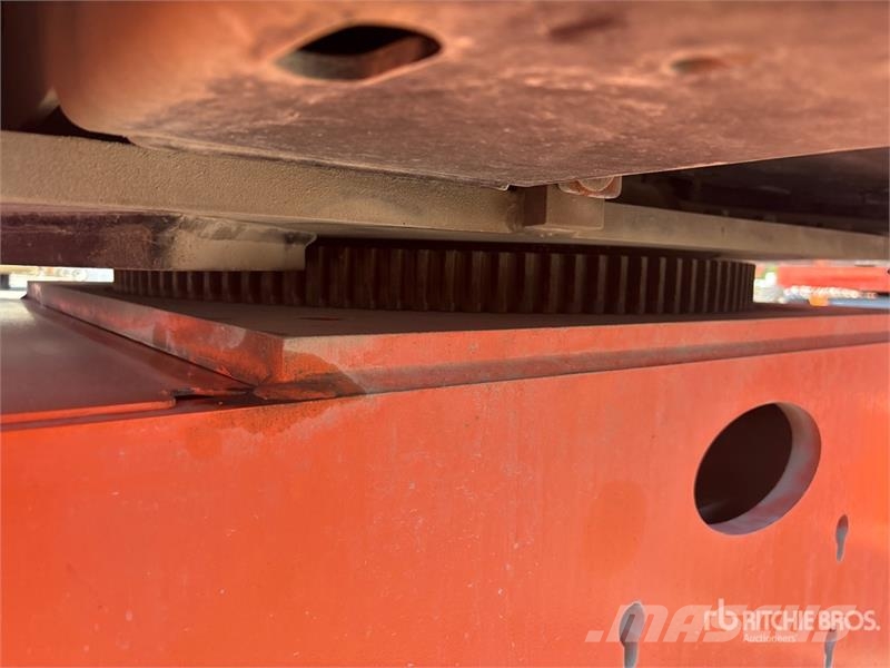 JLG 600AJ 4WD Diesel Articulating Boom Lift 曲臂高空作業車