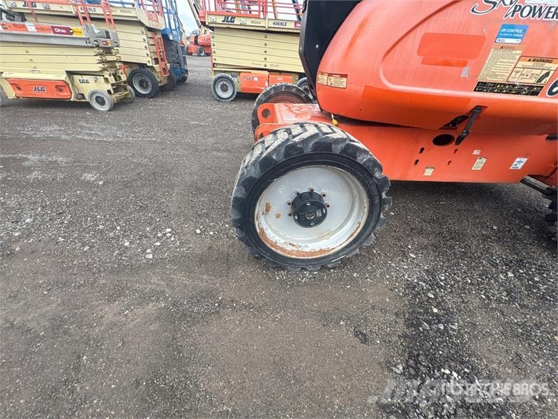 JLG 600AJ 4WD Diesel Articulating Boom Lift Strēles pacēlāji