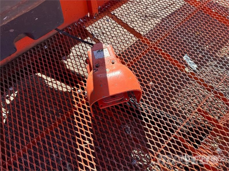 JLG 600AJ 4WD Diesel Articulating Boom Lift 曲臂高空作業車